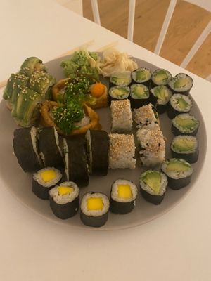 vegan sushi at OISHI - Sydhavn in Copenhagen