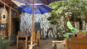 Outdoor seating at Sambodhi Garden in Mazunte
