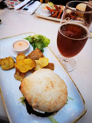 Vegan burger and Kutuma beer at Samsara in Cluj-napoca