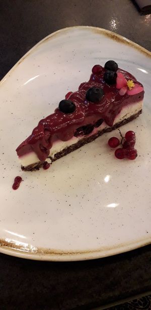 Vanilla and berries raw cake at Samsara in Cluj-napoca
