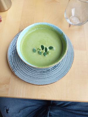 Raw vegan broccoli soup at Samsara in Cluj-napoca