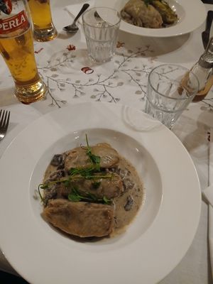 Vegan gołabki with mushroom sauce at Piwnica pod Kominkiem in Krakow