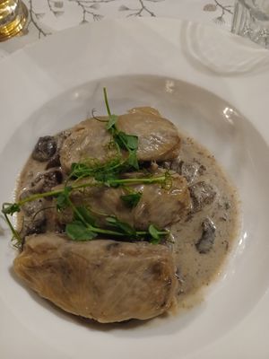 Vegan gołabki eith mushroom sauce at Piwnica pod Kominkiem in Krakow