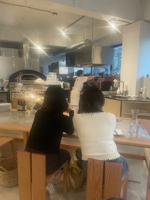 Hello, Weirdough! You see the open kitchen & oven in the middle   at Weirdough - 위어도우 in Seoul