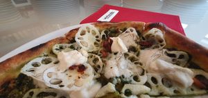 The Lotus Root Pizza rocks! at Weirdough - 위어도우 in Seoul