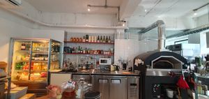 See that real pizza oven back there? at Weirdough - 위어도우 in Seoul