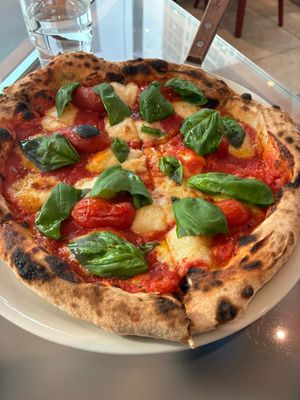 Margherita. Simple & clean  at Weirdough - 위어도우 in Seoul