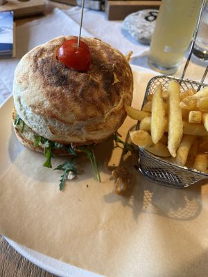 Vegane chick’in burger   at Bergrast in Finkenberg