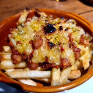 Chili Beans Potato: Fried Potatos, chickpeas, vegan cheese..tomato sauce and vegan meat. Cost 1100 yen ~ 6.5 EUR at Vegan Eat Tokyo in Tokyo