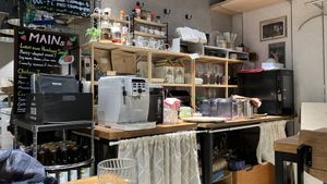 Man sitzt mitten im geschehen  at Vegan Eat Tokyo in Tokyo