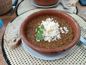 Dhal de lentejas at Kapivar in Colmenar Viejo