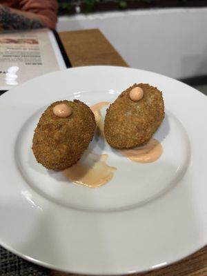 las croquetas de espinacas estaba BRUTALES  at Kapivar in Colmenar Viejo