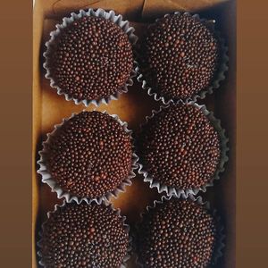 Brigadeiro com cereja at Hana Ume in Londrina