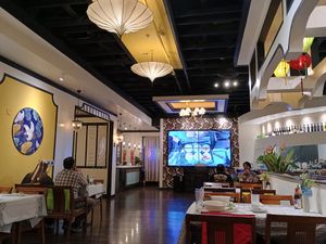 Big screen ⚠️I recommend to give your back to it at La Sen  in Chandler