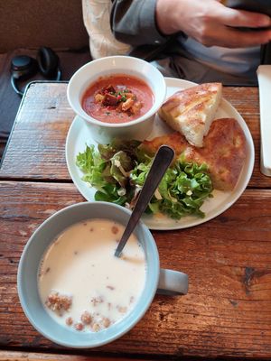  at Alaska Zwei in Tokyo