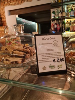 Vegan cookies at Altrove in Monza