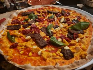 Vegan pizza at Altrove in Monza