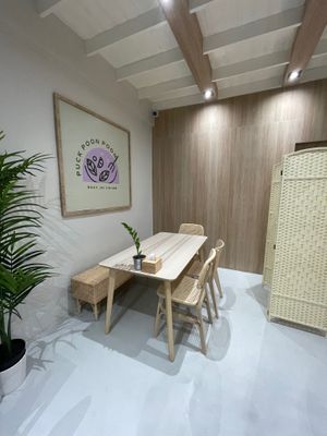 Restaurant atmosphere  at Puck Poon Poon Duay Jai Yin Dee - ผักพูนพูนด้วยใจยินดี สาขา เจริญนคร 18 in Bangkok