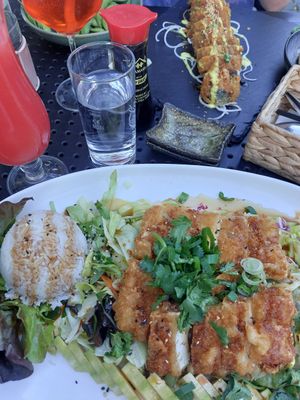 Reis, Salat, paniertes Tofu, Mango at Tokymon in Bad Nauheim
