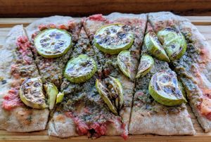 Vegan pizza at Cumbre Reberde in El Chalten