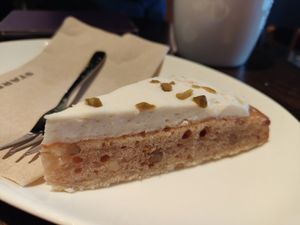 Banana and walnut cake at DUS - Starbucks - TB in Dusseldorf