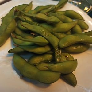 EDAMAME: Classici fagiolini di soia, salati. li adoro at Kiyomi in Monza