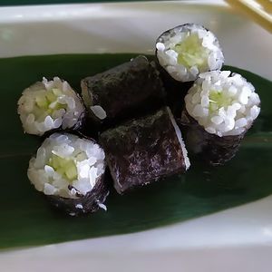 HOSSO KAPPA: hossomaki con cetriolo, non il massimo del sapore. presi per provare, ma ci sono tante altre opzioni più soddisfacenti. at Kiyomi in Monza