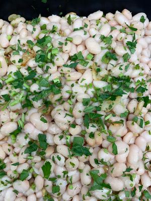 Judías salteadas con ajo  at La Toscana A Casa in Barcelona