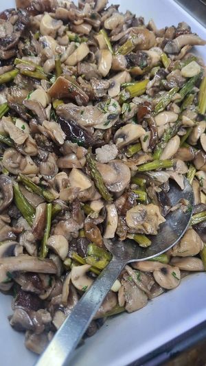 Salteado de setas y espárragos   at La Toscana A Casa in Barcelona