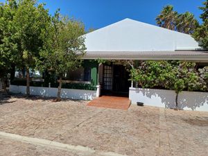 Ample parking at Ou Meul - Stanford in Stanford