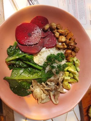 Tofu Bowl but without beans (they forgot) and with  avocado instead of mango at Marshmellow in Ahangama