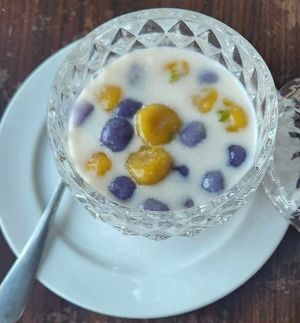 Taro and pumpkin balls at Supatra River House in Bangkok