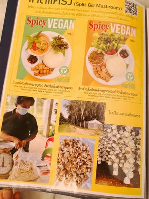 Separate vegetarian menu at Lyn's The Shanghai Cafe in Songkhla