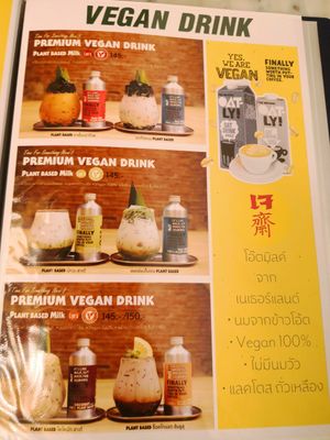 Vegan drinks at Lyn's The Shanghai Cafe in Songkhla