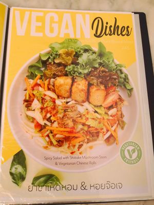 Separate vegetarian menu at Lyn's The Shanghai Cafe in Songkhla