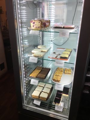 cake selection at Fett und Zucker in Vienna