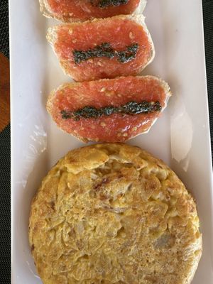 Vegan Spanisch Omelette + Bruschetta   at Belle's Beach Bar in San Juan