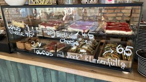 Kuchentheke  at Gerda und das Glück in Rostock