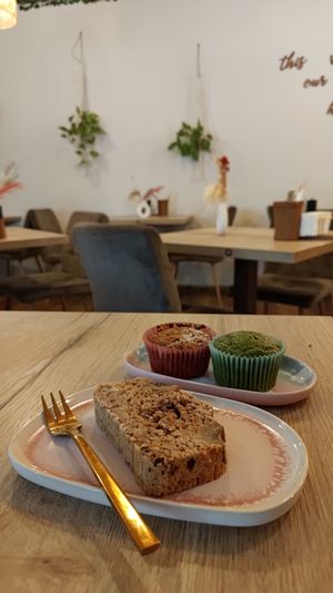 Banana bread; Matcha muffin; Pumpkin muffin; All vegan at Your Happy Food in Visp