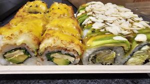 Tofu veggie roll y crispy veggie roll at La Uramakeria  in Barcelona
