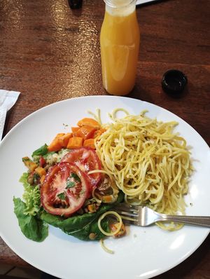 Basic meal for lunch, healthy and tasty  & fresh OJ along at Grao & Pronto Comida Saudável in Florianopolis