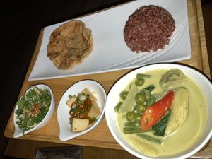Green curry set menu at Suananda Vegetarian Garden in Bangkok