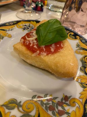 Montanara at Pizzeria Bella Napoli in Empoli