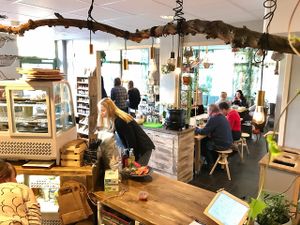 yummy treats and guests at Zest in Karlstad