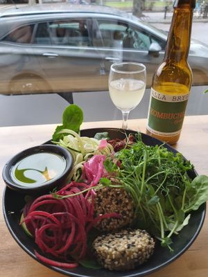 Raw food sallad and mint kombucha! at Zest in Karlstad