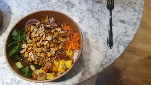 Vegan chicken bowl at Wiki Wiki Poke in Munich