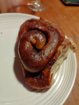 Cinnamon role at Al Tempo  in San Pedro La Laguna