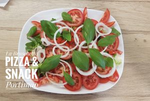 Insalata pomodoro e cipolle at La Bruschetta in Portimao