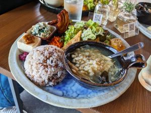 糀の調味料をたっぷり使用したビーガンプレート at Haretel in Masuda