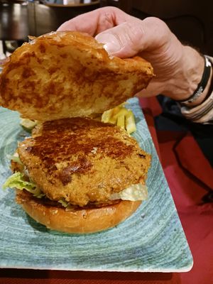 Hamburguesa Vegana (lentils, Peas, soya) at Cafe Culture  in Piedralaves